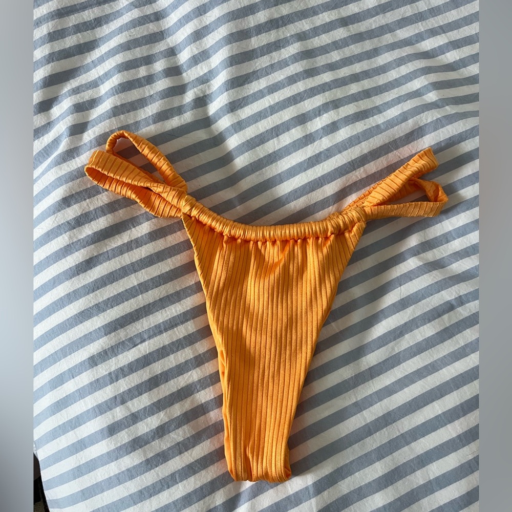 NWOT Monday swimwear Malta bottoms